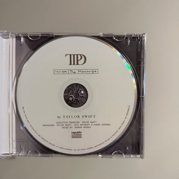 Taylor Swift Signed TTPD CD - Picture 5 of 9